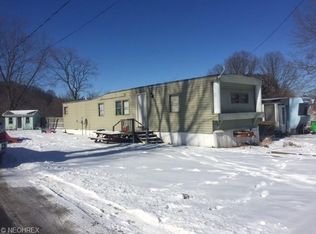 712 Newport Ave, Uhrichsville, OH 44683