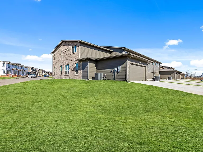 3201 Solana Cir — Photo 36