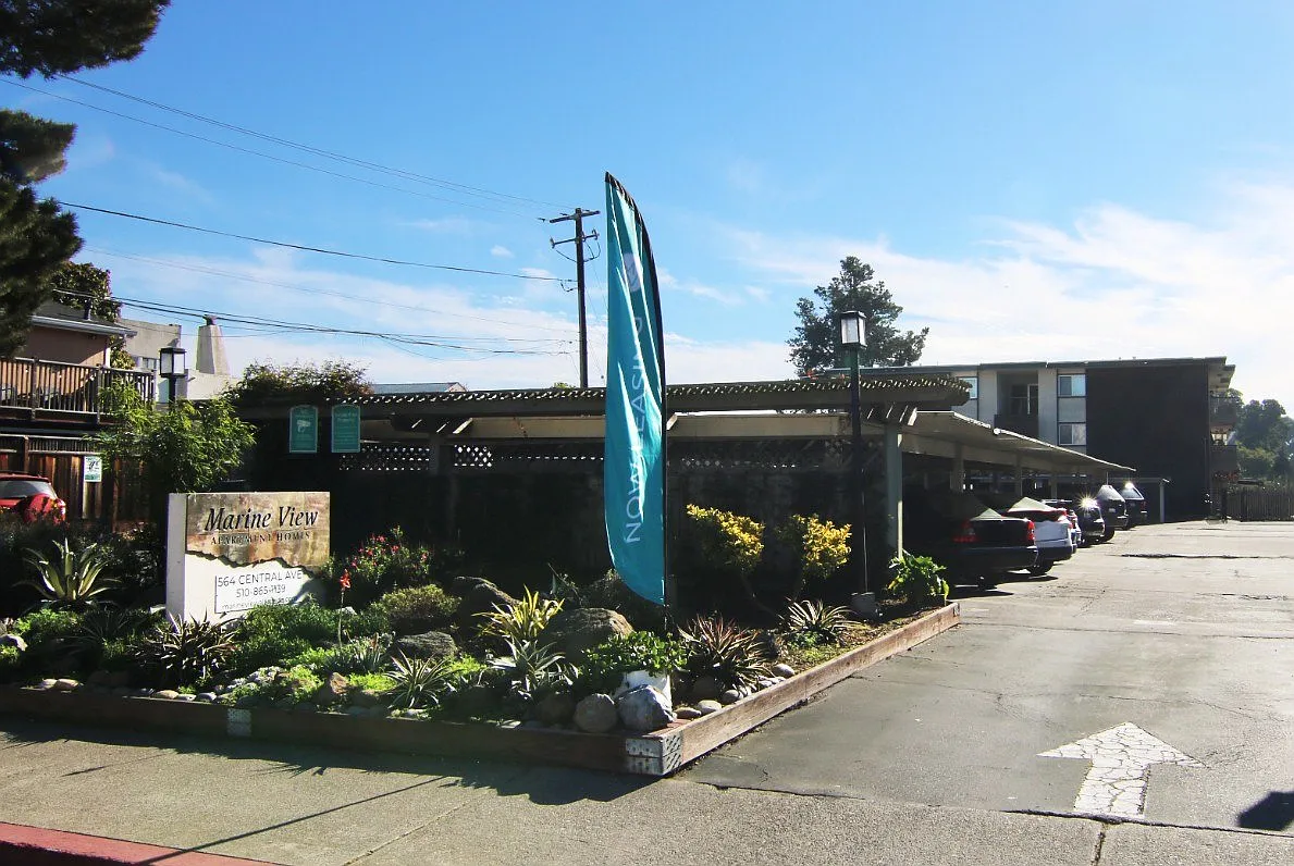 Marine View Apartments — Photo 2