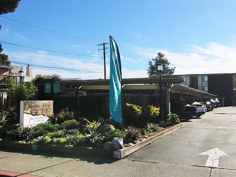 Marine View Apartments — Photo 2