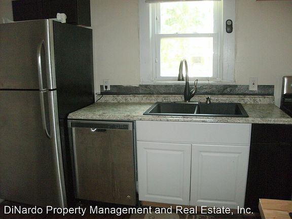 4th image of 223 Short St