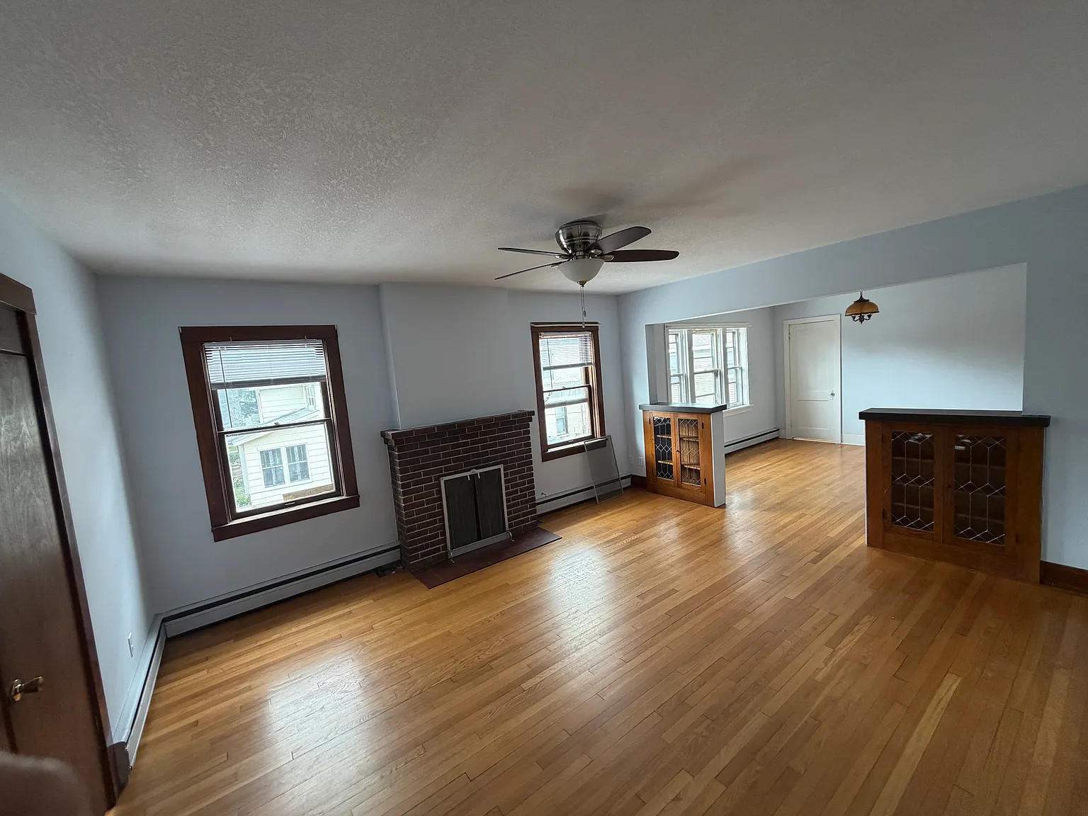 3 bed, 800 sqft, $1,425 — Photo 1