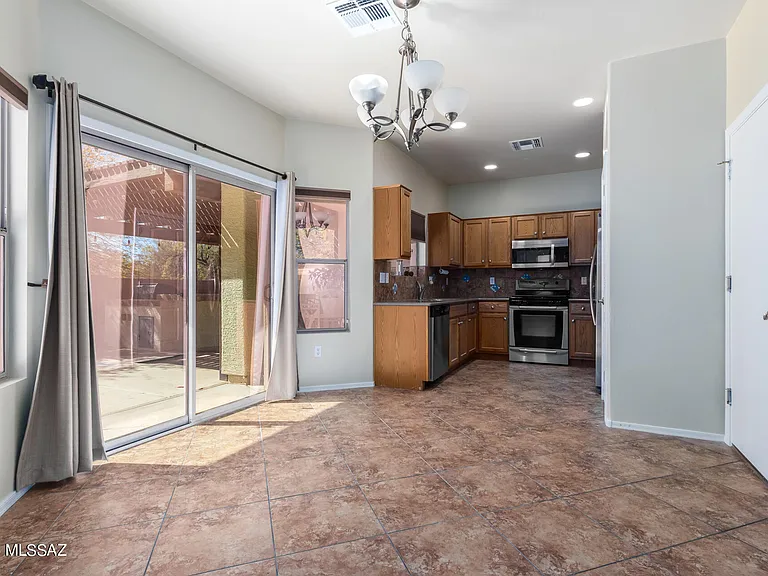 1599 W Homecoming Way — Photo 3