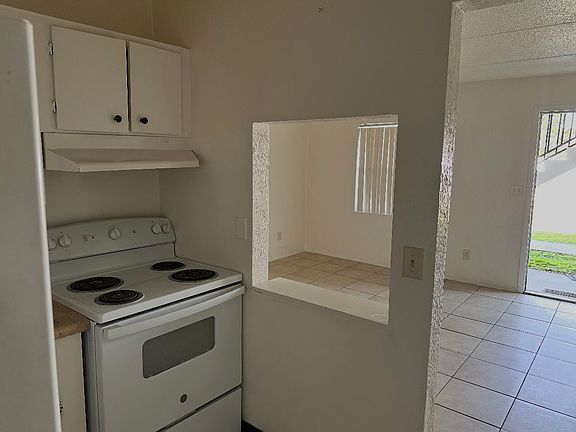 3rd image of 359 Orange Blossom Dr #105