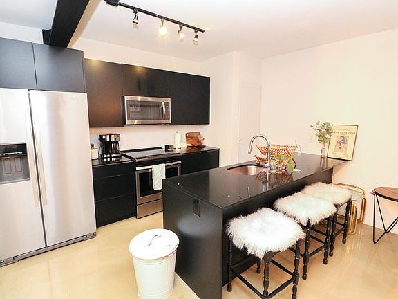 4th image of 1409 Germantown Ave #3H
