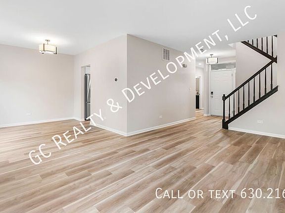 5th image of 1076 S Parkside Dr