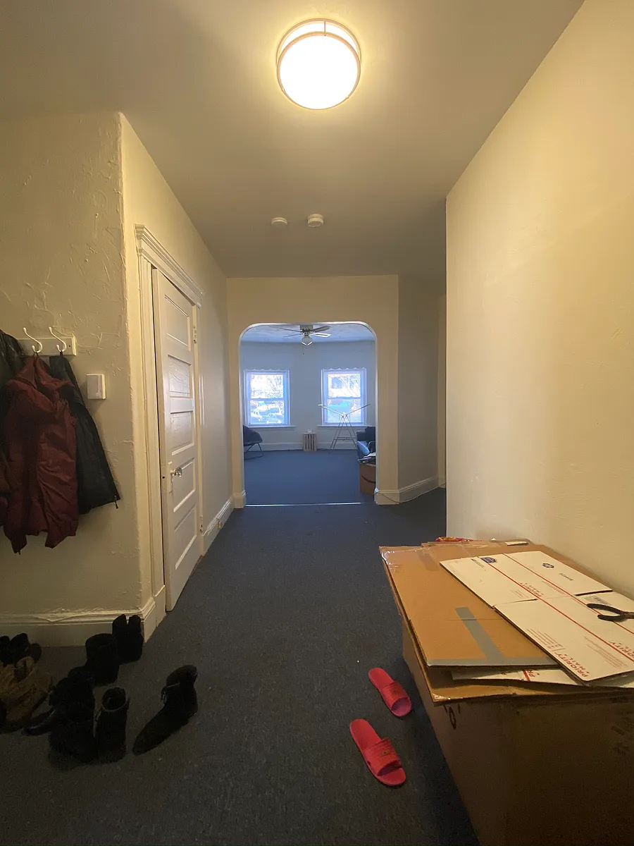 Building Photo - 18 Mount Hood Rd #1