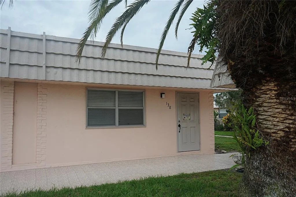 1 bed, 1.5 bath, 800 sqft, $1,300 — Photo 1