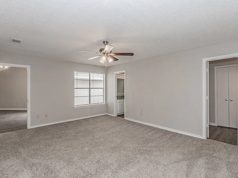 3008 Apple Valley Dr — Photo 35