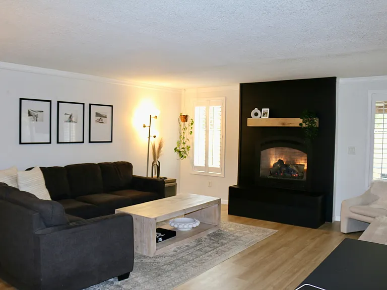 1016 Leonard St — Photo 3