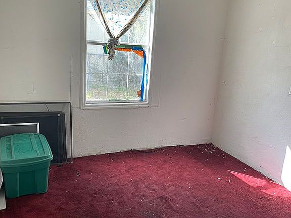5th image of 2720 Eaton Ave