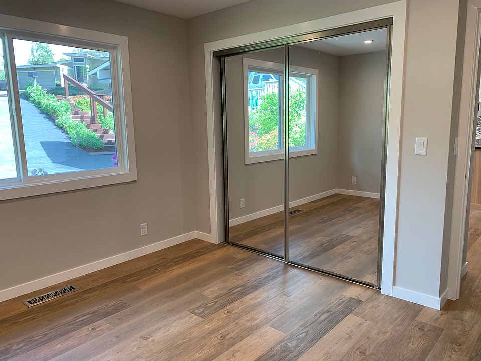 2nd image of 320 Doris Ave
