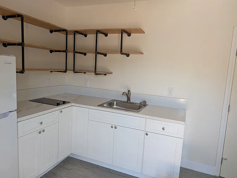 471 Robin Hill Ln #1 — Photo 2