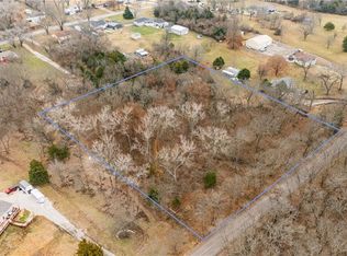 811 N 142nd St, Bonner Springs, KS 66012