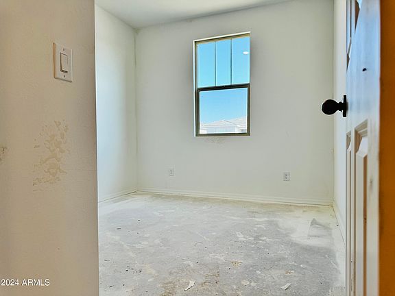 4th image of 47813 W MELLEN Lane