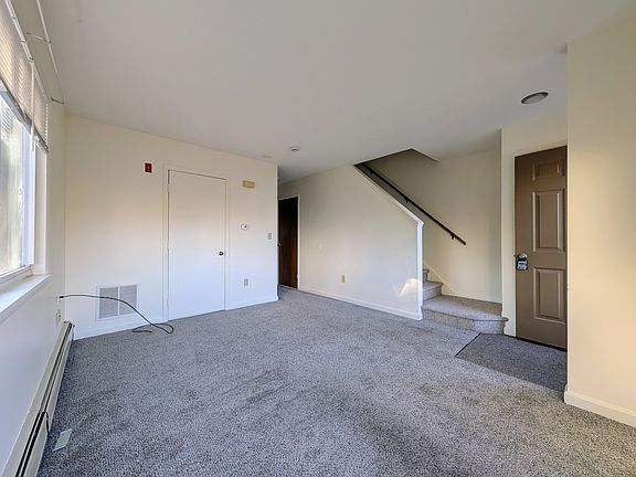 3rd image of 9 Executive Dr APT 11