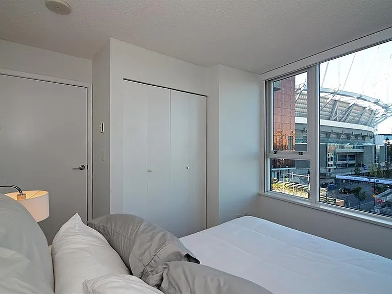 33 Smithe St #801 — Photo 11
