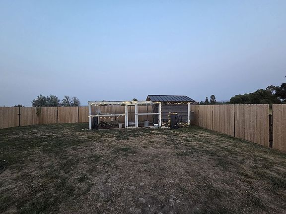 Backyard Hen House & Run