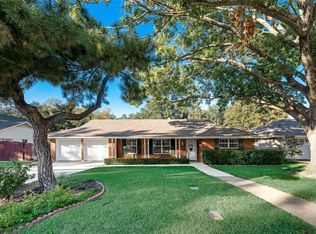 107 W Lilly Ln, Arlington, TX 76010