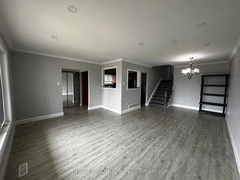49 Doncaster Dr #UPPER — Photo 13