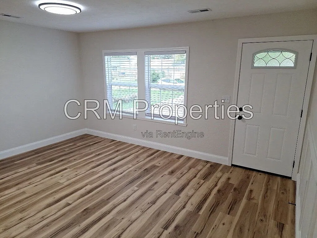 2 bed, 1.0 bath, 672 sqft, $1,200 — Photo 3