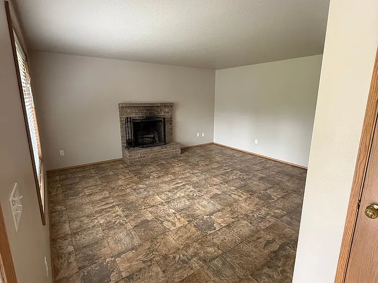 2179 Dahlia St — Photo 3