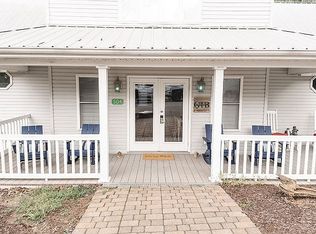 504 Yacth Dr, Grand Rivers, KY 42045
