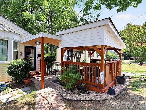 3rd image of 1336 Parkview Cir