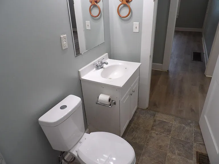 109 Allnutt Dr — Photo 24