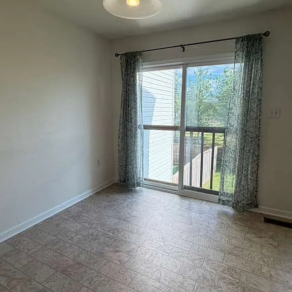 38 Lombard Ln — Photo 12