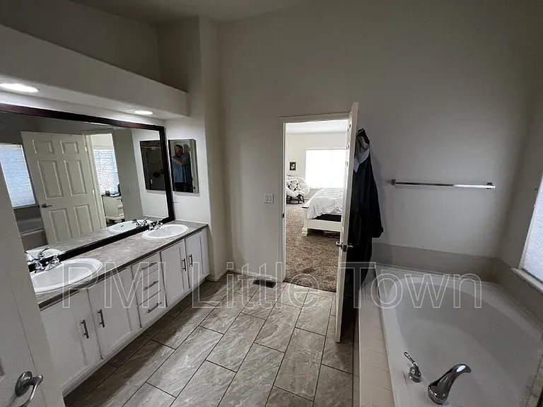 24646 E Florida Ave — Photo 16