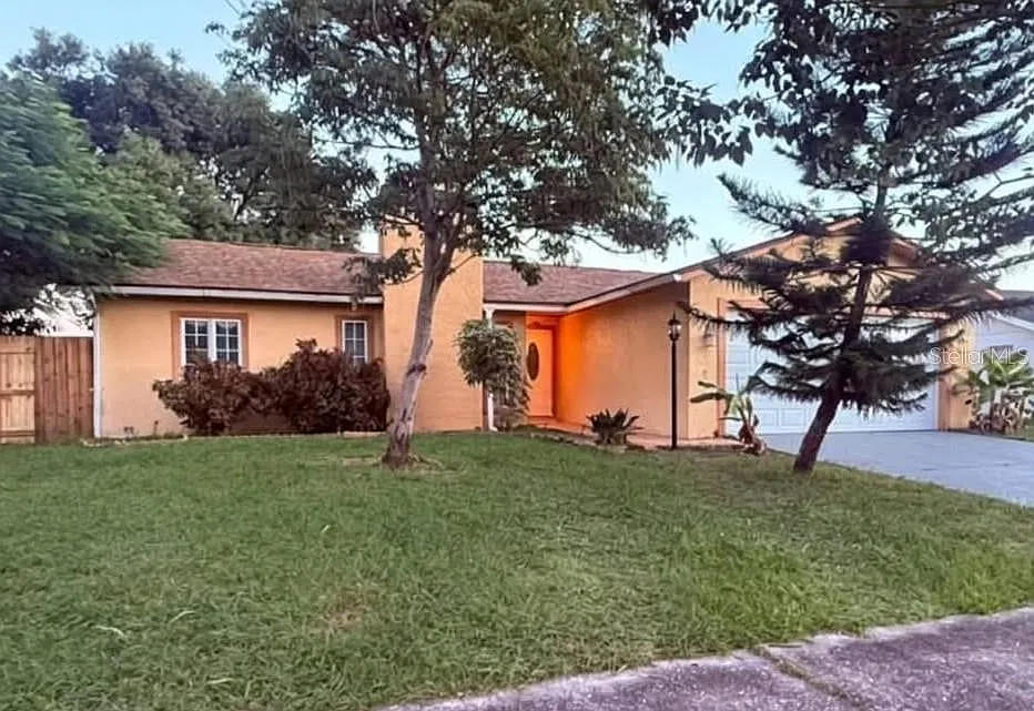 3 bed, 2.0 bath, 1464 sqft, $2,345 — Photo 1