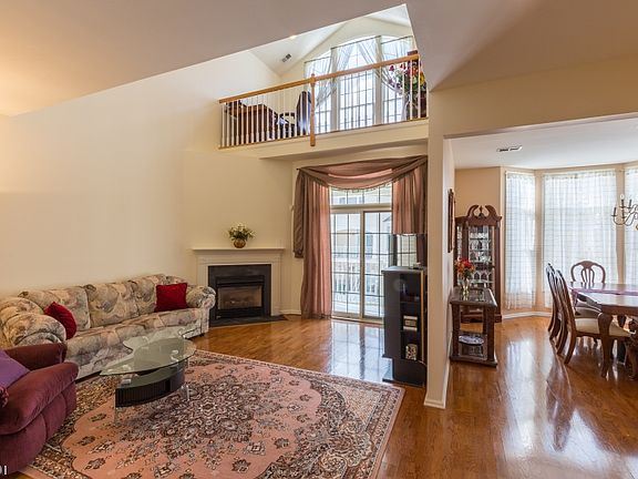 3rd image of 117 Kensington Ln