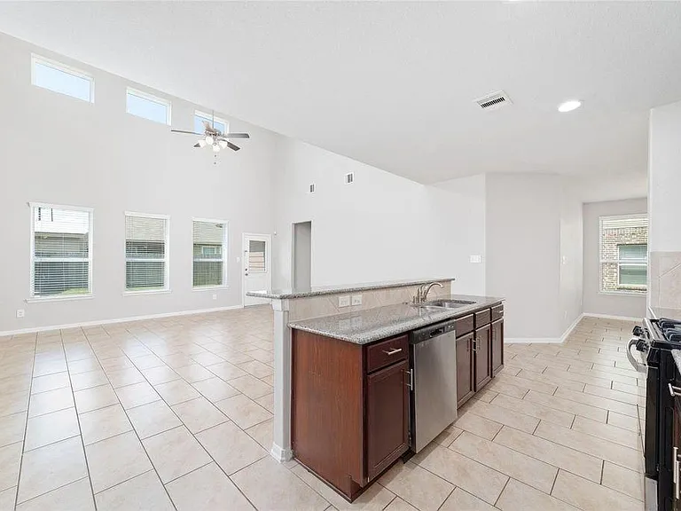 2707 Golden Hills Ct — Photo 13