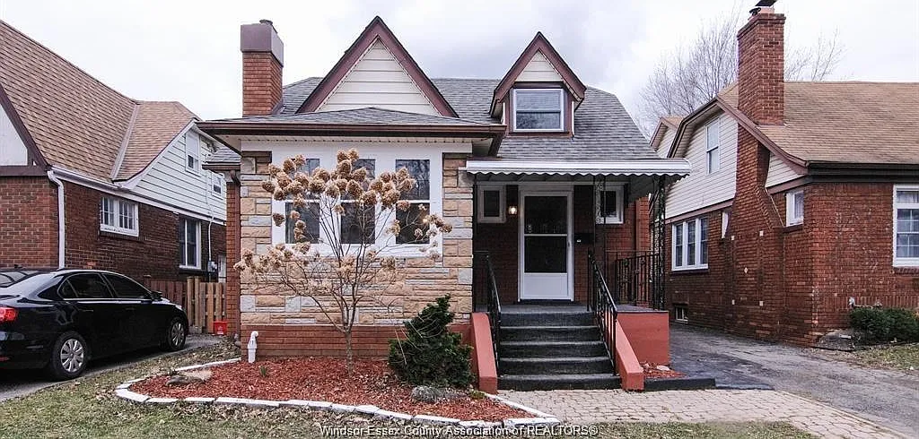 4 bed, 1.5 bath, $2,500 — Photo 1