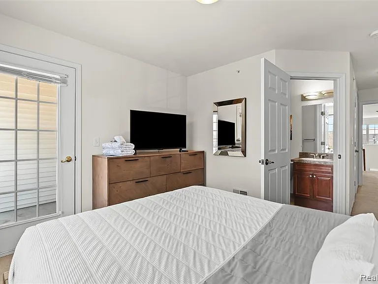 17 N Squirrel Rd — Photo 38