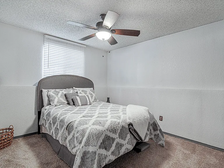6112 Farmingdale Dr — Photo 21