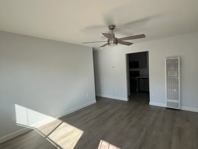 320 W 20th St #5 — Photo 1