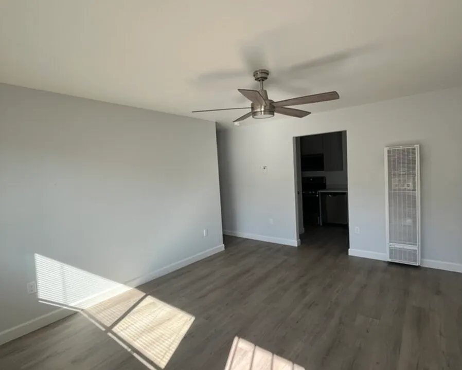 320 W 20th St #5