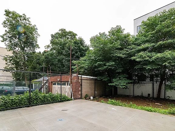 5th image of 160 Erasmus St #4A
