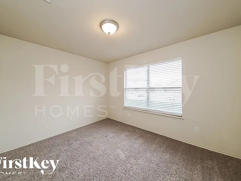 2136 Benning Way — Photo 13