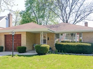 415 S Main St, Mount Prospect, IL 60056