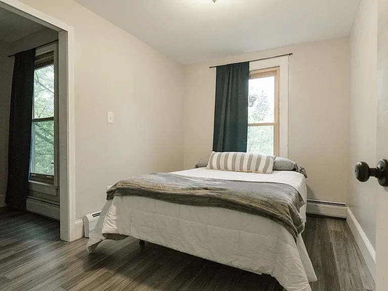 521 E State St #2 — Photo 12