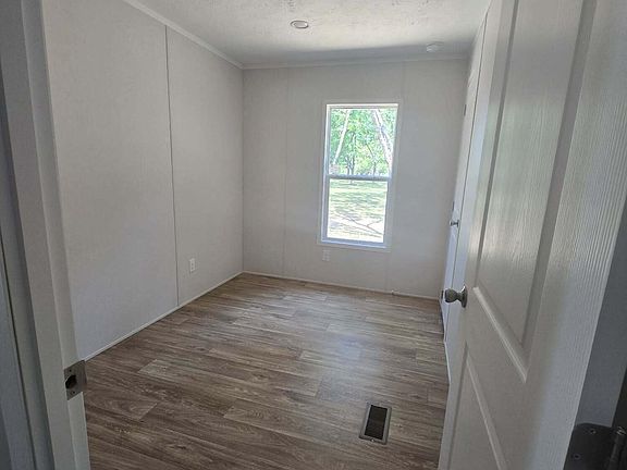 5th image of 140 Saint Paul Rd