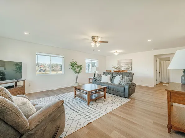 912 Oregon Parks Ave, Oregon, WI 53575