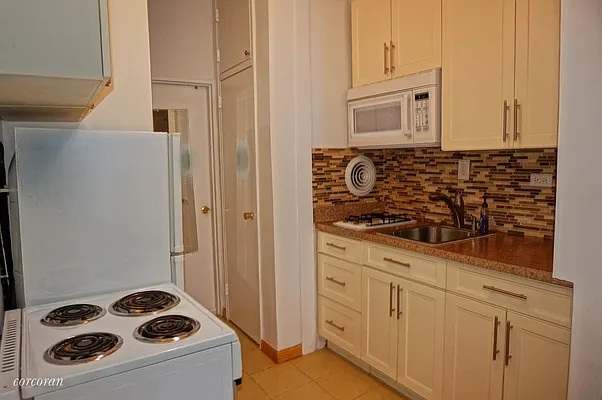 Rented by Corcoran | media 17