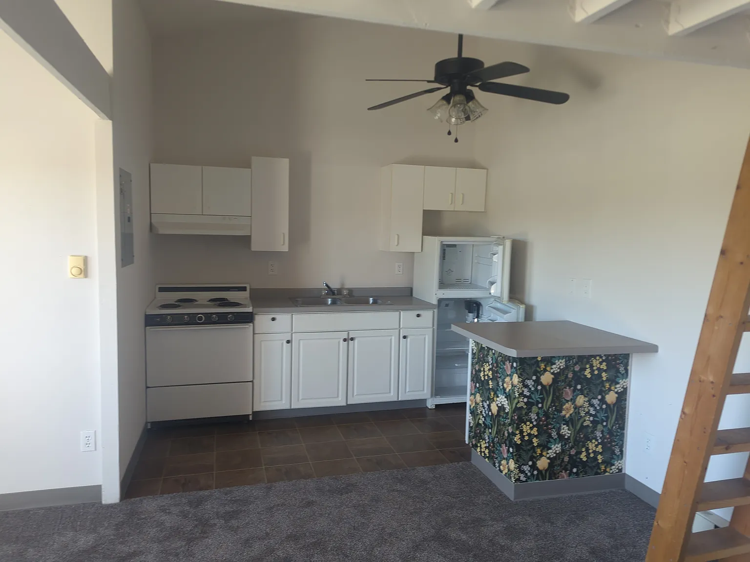 Studio, 600 sqft, $700 — Photo 2