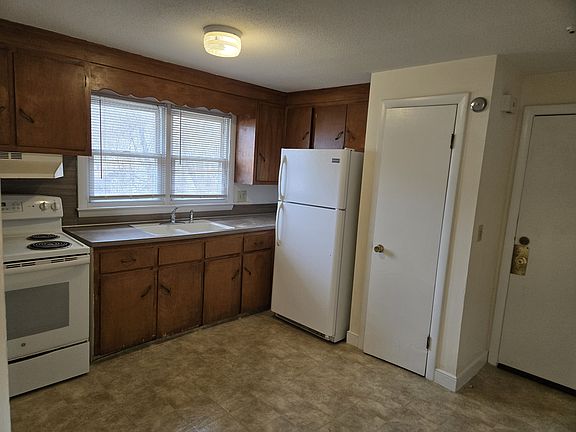 4th image of 11 Kellett Dr APT 2