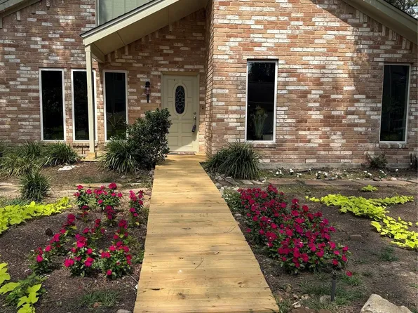 1 Green Blade Ln, Spring, TX 77380