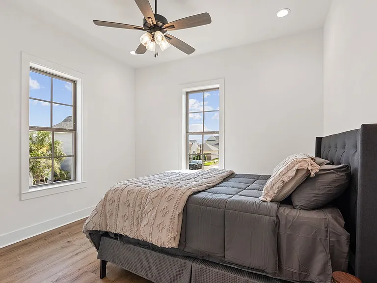 805 Broyles St #100 — Photo 4